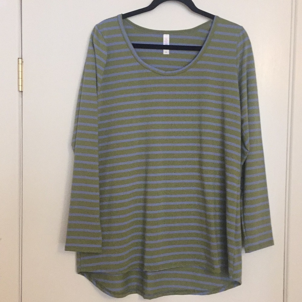 XL LuLaRoe Lynnae Shirt E01 1839